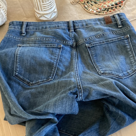 Stylish jeans by Vera Wang - Picture 5 of 5